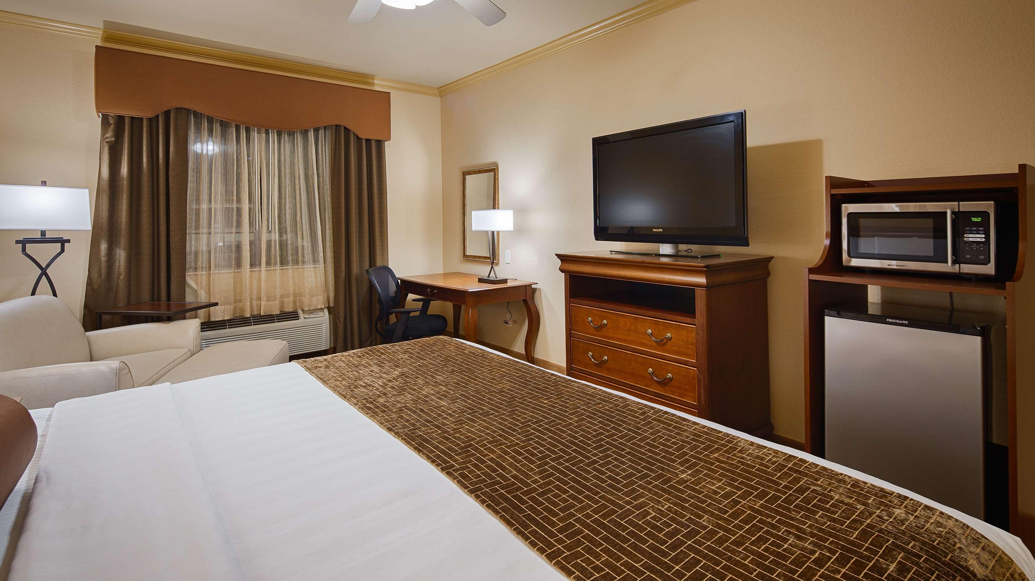 Best Western Plus Crown Colony Inn & Suites Лафкін Екстер'єр фото