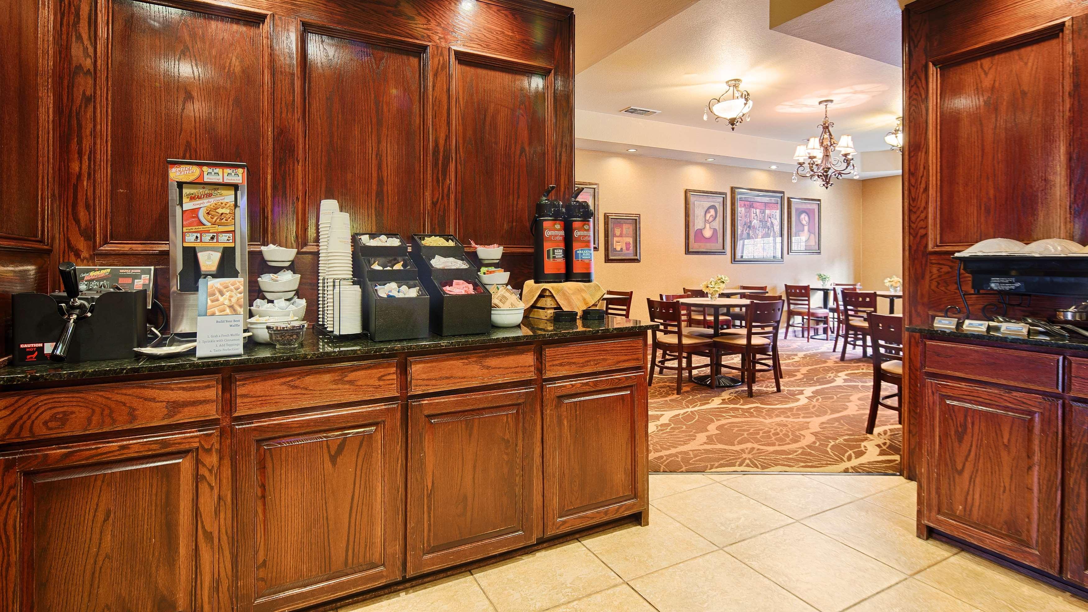 Best Western Plus Crown Colony Inn & Suites Лафкін Екстер'єр фото