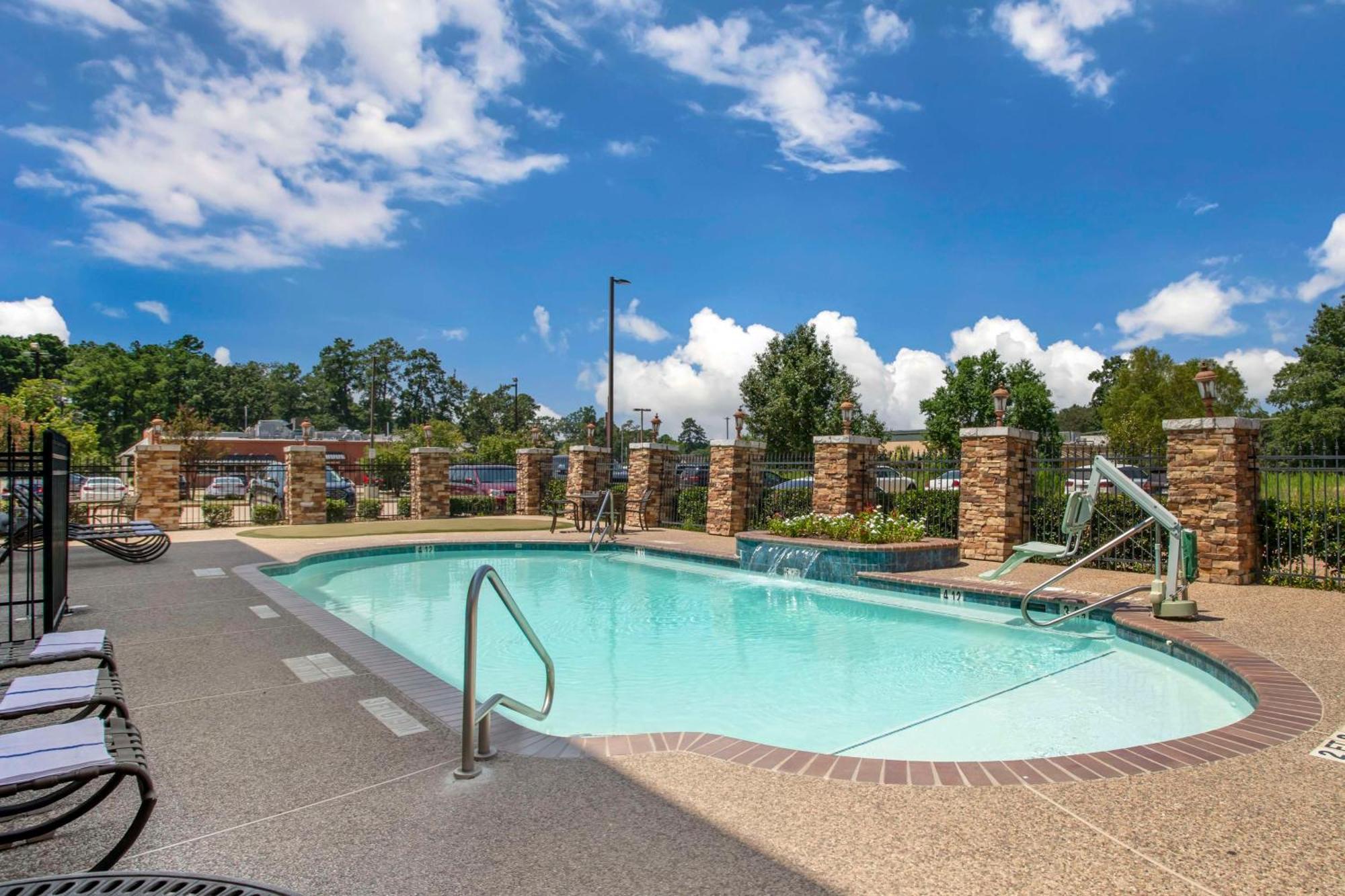 Best Western Plus Crown Colony Inn & Suites Лафкін Екстер'єр фото
