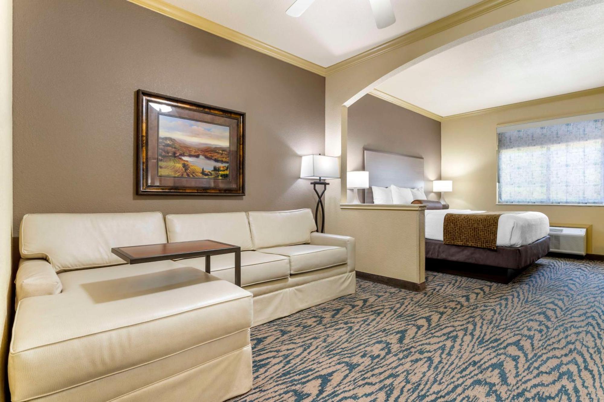 Best Western Plus Crown Colony Inn & Suites Лафкін Екстер'єр фото