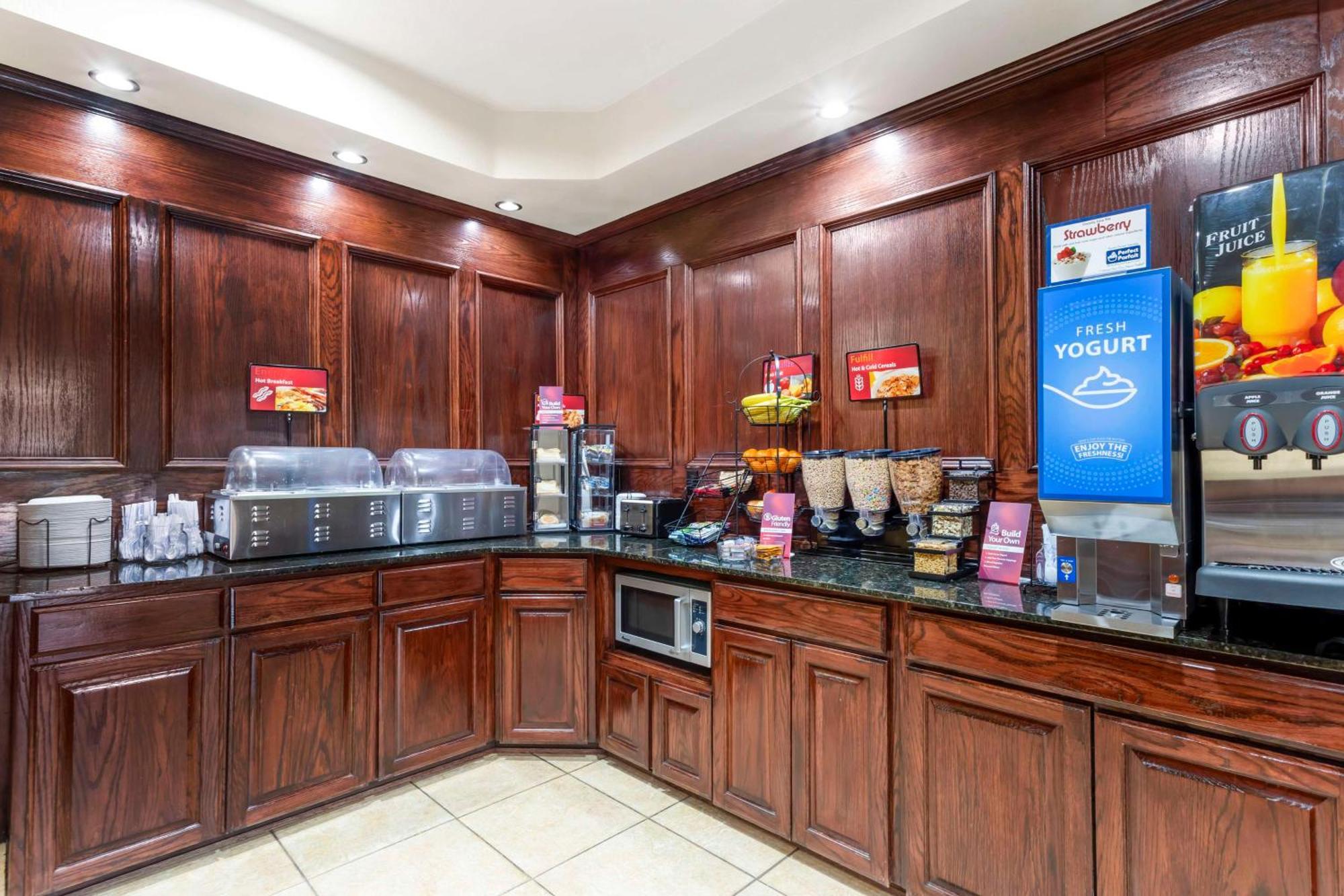 Best Western Plus Crown Colony Inn & Suites Лафкін Екстер'єр фото