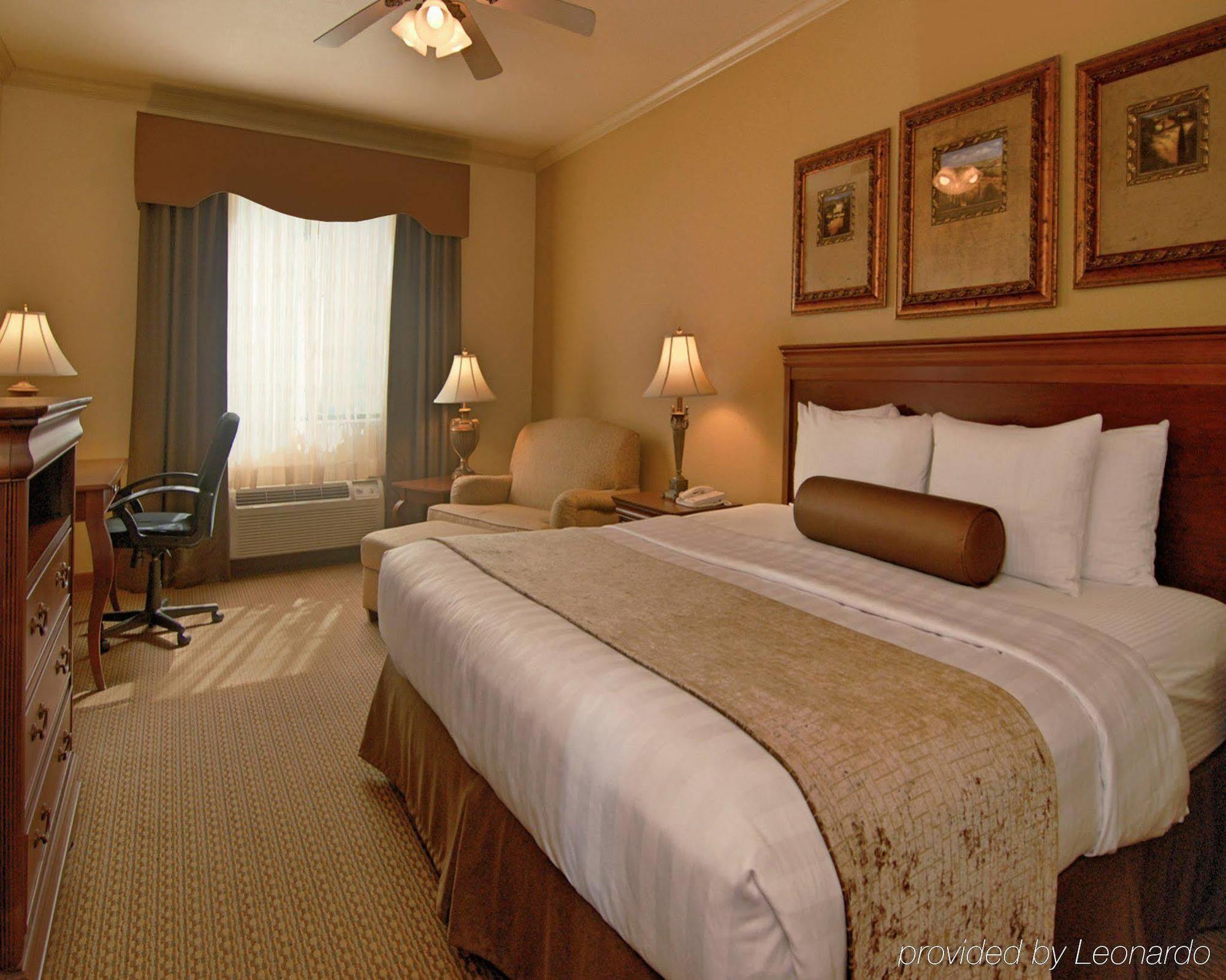 Best Western Plus Crown Colony Inn & Suites Лафкін Екстер'єр фото
