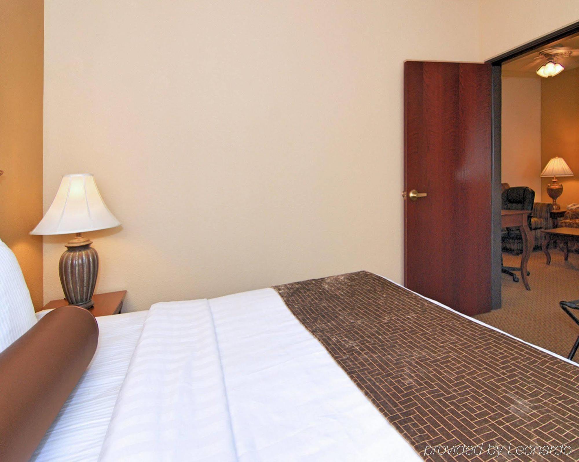 Best Western Plus Crown Colony Inn & Suites Лафкін Екстер'єр фото