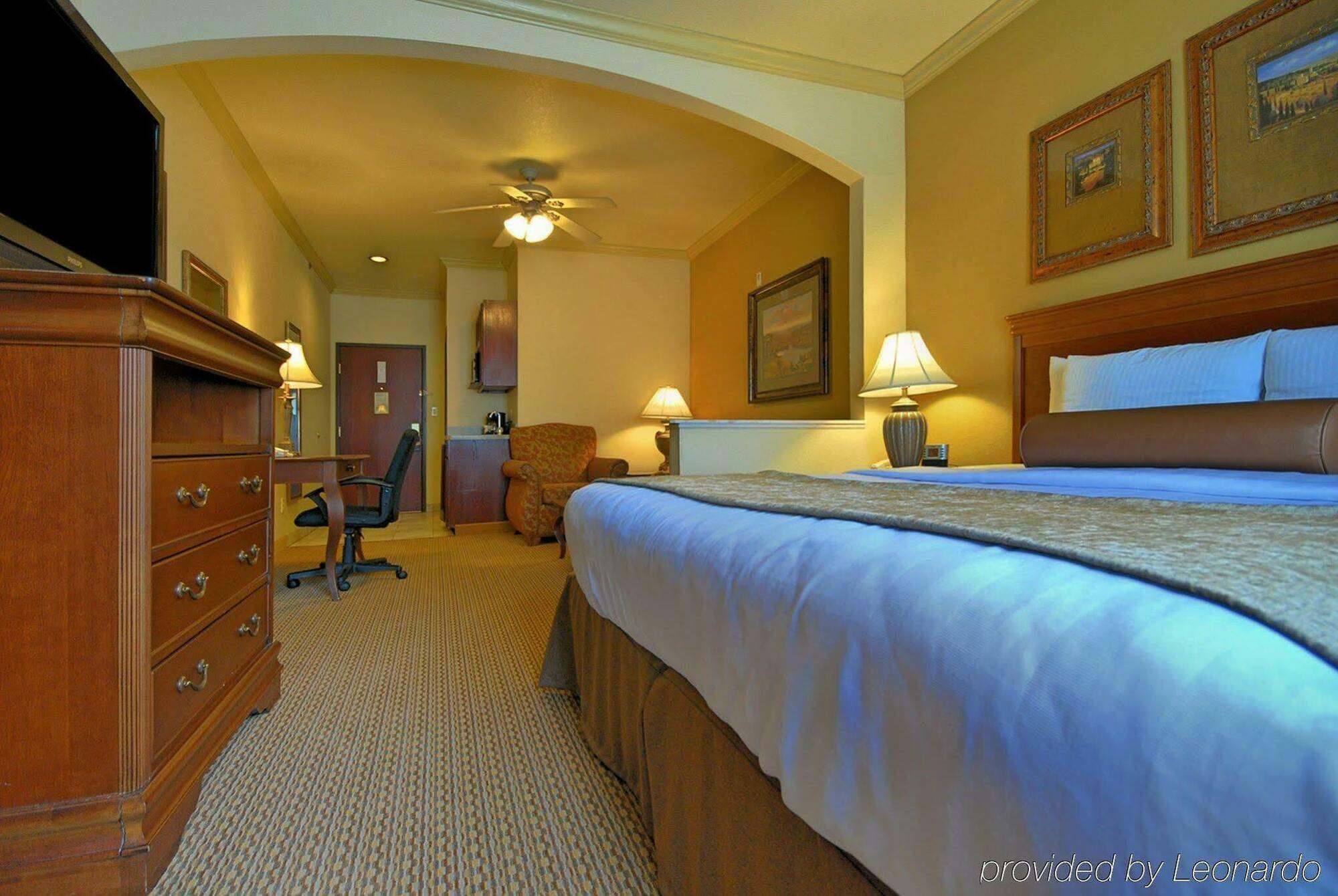 Best Western Plus Crown Colony Inn & Suites Лафкін Екстер'єр фото